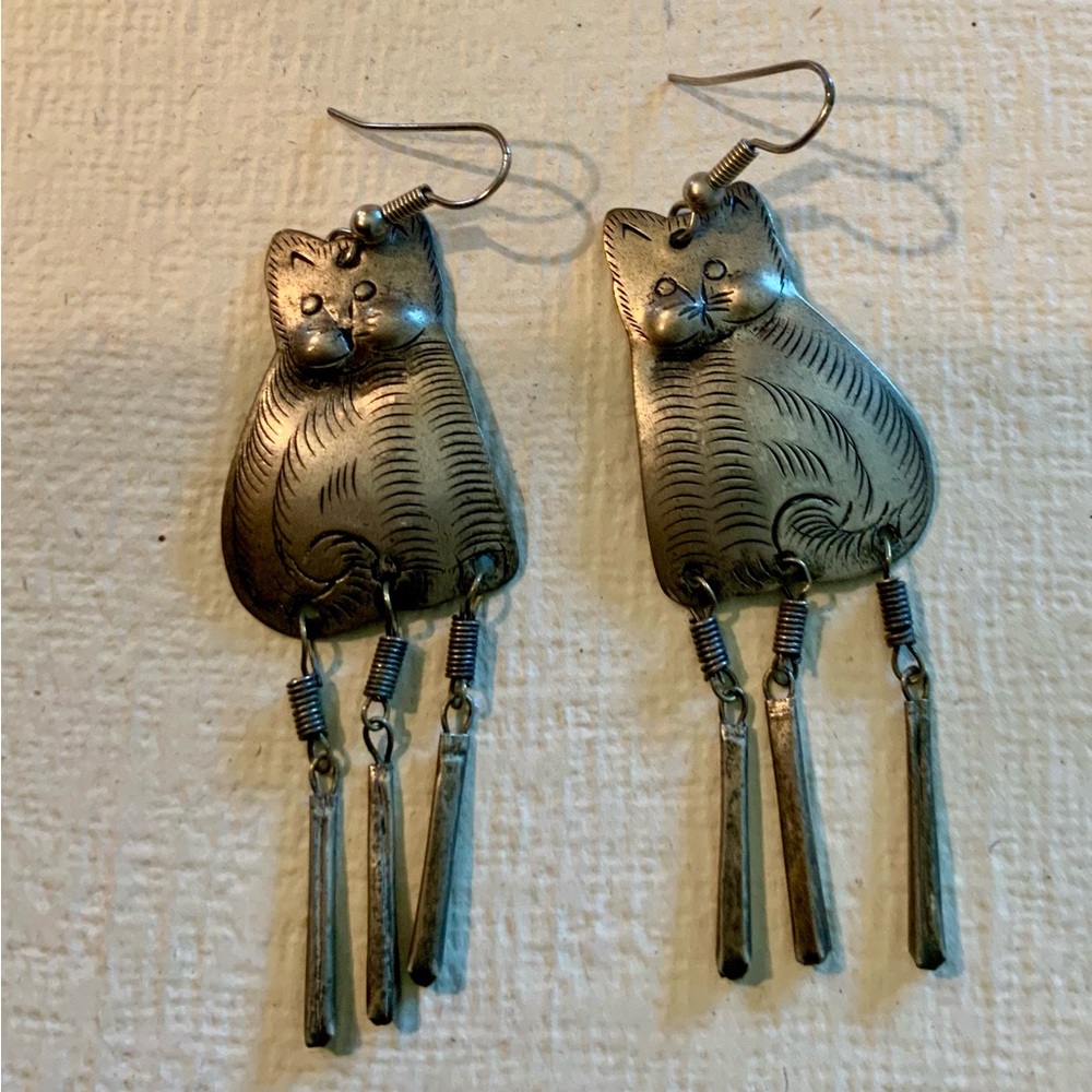 Hammered Silver cat earrings/Thailand